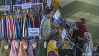 Terutama pedagang yang memiliki lapak di lantai dasar, mereka mengaku mulai terasa peningkatan penjualan.