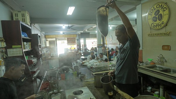 Kongkow di Warung Kopi Solong, Kedai Favorit Orang Aceh