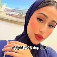 Linda menulis, Miliuner yang tidak punya gelar lebih baik dari yang bergelar selagi menunjukkan kunjungan ke kebun binatang pribadi di mana seekor cheetah duduk di kaki suaminya. Foto: TikTok Linda Andrade