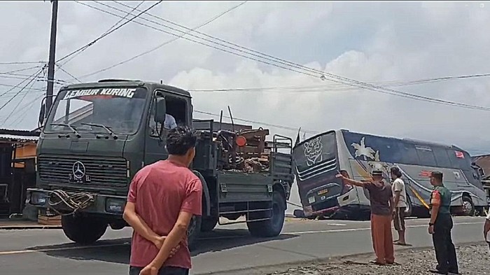 Lokasi kecelakaan sepeda motor vs bus di Rejang Lebong.