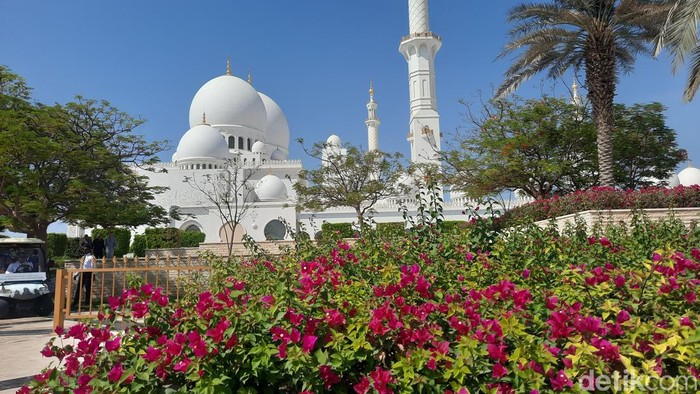10 Masjid Terbesar di Dunia 2024, Istiqlal Masuk 5 Besar