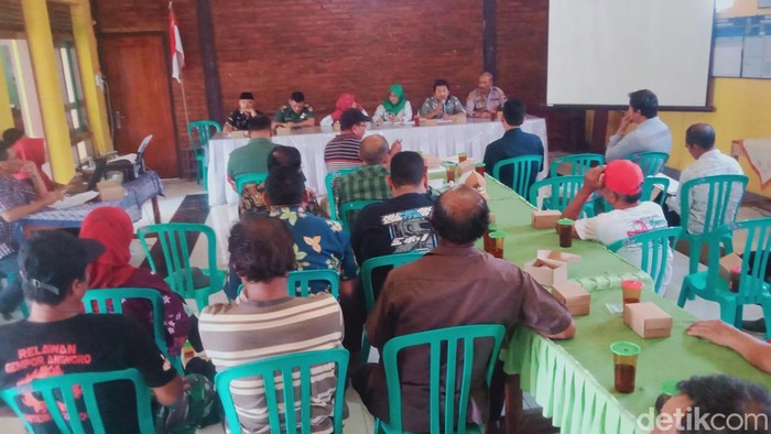 Mediasi warga di Desa Gatak, Kecamatan Ngawen, Klaten, Selasa (10/10/2023). Mediasi warga di Desa Gatak, Kecamatan Ngawen, Klaten, Selasa (10/10/2023).