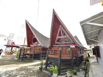 Mengintip Sarhunta di Danau Toba