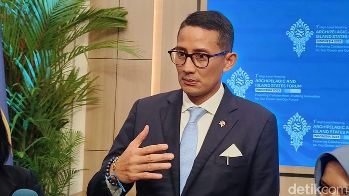 Menteri Pariwisata dan Ekonomi Kreatif Sandiaga Salahuddin Uno saat ditemui detikBali pada Selasa (10/9/2023) di Badung, Bali. (Ni Made Lastri Karsiani Putri-detikBali)