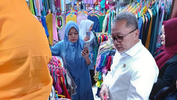 Menteri Perdagangan Zulkifli Hasan Mengunjungi ITC Cempaka Mas