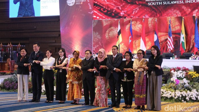 Menteri Sosial (Mensos) Tri Rismaharini membuka ASEAN High-Level Forum (AHLF) untuk disabilitas di Kota Makassar, Sulawesi Selatan (Sulsel).