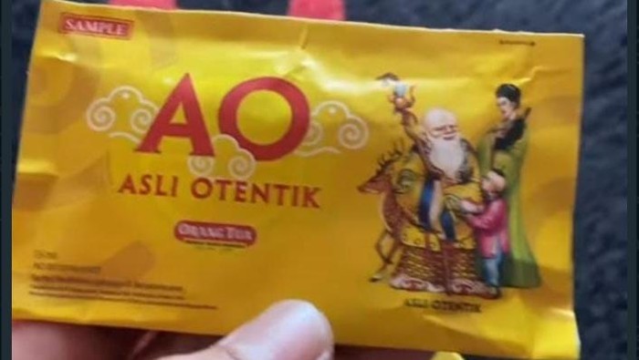 Minuman keras atau miras dalam saset yang disebut beredar menyasar siswa di Surabaya.