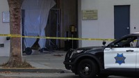 Konsulat diplomatik China di San Francisco sendiri mengeluarkan pernyataan terpisah yang mengatakan orang tak dikenal melaju dengan kasar ke ruang dokumen konsulat, menimbulkan ancaman serius terhadap keselamatan staf dan orang-orang di tempat kejadian, dan menyebabkan kerusakan serius pada fasilitas tersebut. dan properti konsulat. (REUTERS/Nathan Frandino)