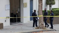 Polisi mengatakan identitas pengendara dan penyebab kecelakaan tersebut belum diketahui. (REUTERS/Nathan Frandino)