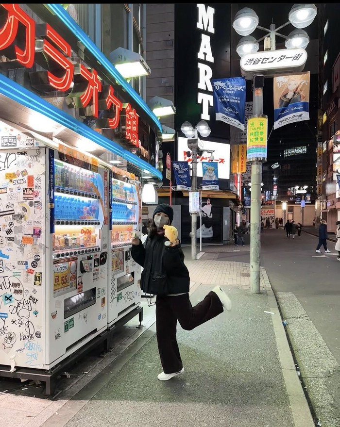 Momen Isyana Sarasvati Cicip Daging di Korea hingga Ayam di New York Momen Isyana Sarasvati Cicip Daging di Korea hingga Ayam di New York