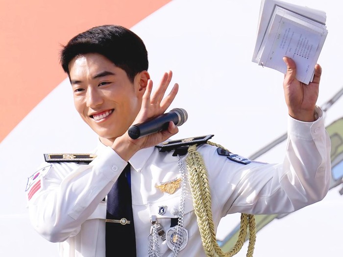 Nam Joo Hyuk salah tingkah diminta menirukan koreografi lagu Super Shy