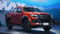 Harga New Isuzu D-Max mulai dari 540.000 Baht atau sekitar Rp 224 jutaan untuk versi reguler cab 2 pintu dan 2WD termurah. Sedangkan versi trim tertinggi, Isuzu D-Max V-Cross 4x4 mencapai hingga 1.257.000 Baht atau setara Rp 534 jutaan. Foto: Isuzu