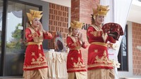 Sebagai rumah makan Padang legendaris, Sari Bundo yang berdiri sejak sejak 1967 kembali membuka cabang di Jatiwarna, Bekasi, Jawa Barat.   