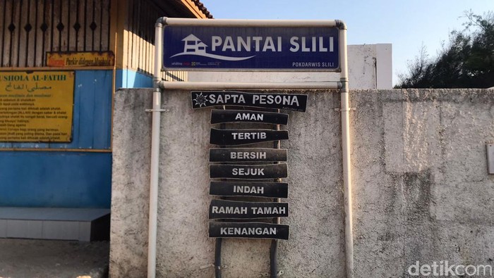 Suasana Pantai Slili Gunungkidul usai kemunculan gumpalan hitam, Selasa (10/10/2023).