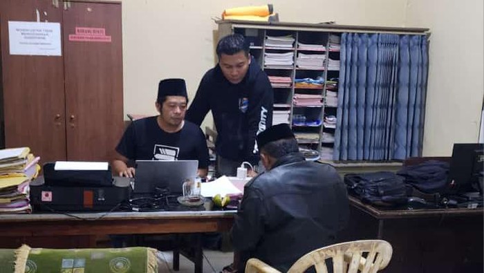 Pelaku penusukan tetangganya sendiri di Probolinggo.