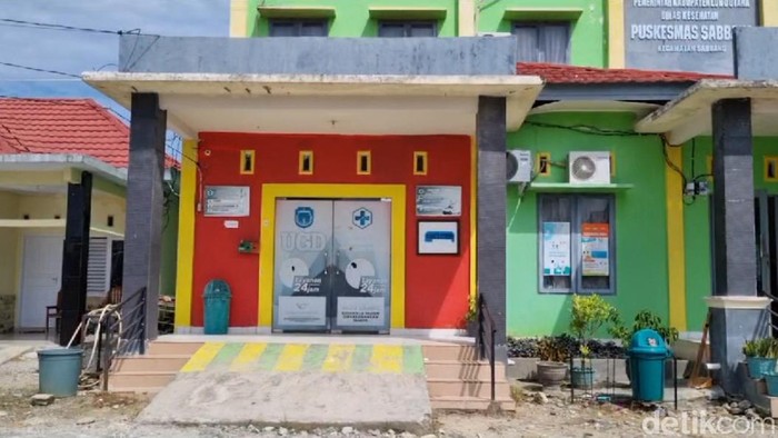 Pelayanan di Puskesmas Sabbang, Luwu Utara ditutup imbas nakes honorer mogok kerja.