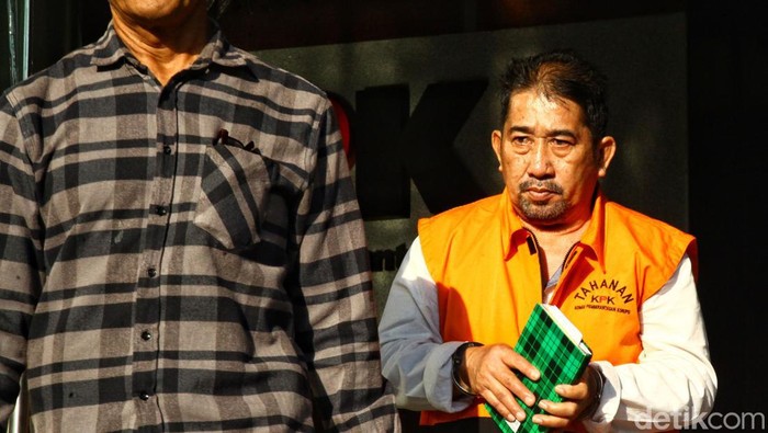 Tersangka korupsi pembangunan Gereja Kingmi Mile 32 di Mimika Papua, Arif Yahya diperiksa KPK. Arif Yahya diperiksa bersama tersangka lainnya.