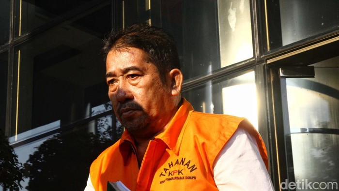 Tersangka korupsi pembangunan Gereja Kingmi Mile 32 di Mimika Papua, Arif Yahya diperiksa KPK. Arif Yahya diperiksa bersama tersangka lainnya.