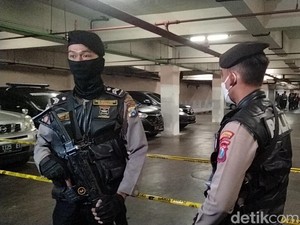 Ronald Sempat Cekik Leher Dini di Lift sebelum Pukulkan Botol Tequila