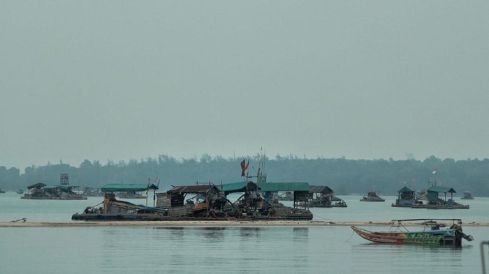 Penampakan tambang timah ilegal di laut yang para pemiliknya ditangkap