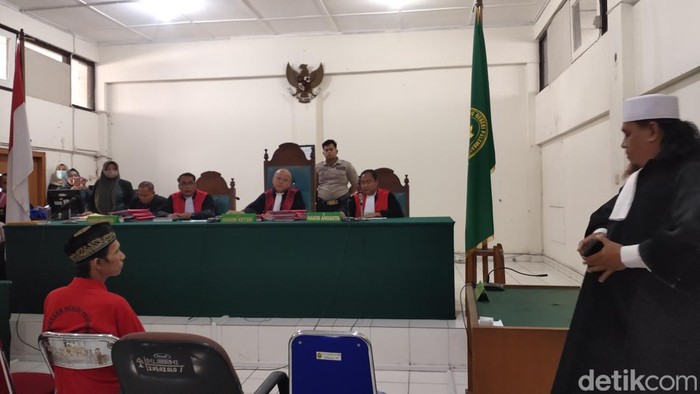 Pengacara Rian Antoni ngamuk tak terima vonis hakim