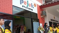 Harapan kami dengan peresmian Pojok Statistik ini dapat memelihara kontribusi FMIPA UI dalam pelayanan pada masyarakat dan semua pihak, pungkasnya dalam Peresmian Pojok Statistika di Aula Prof Soemantri Bodjonegoro FMIPA UI, Depok, Jawa Barat, Selasa (10/10/2023). (Foto: Nikita Rosa Damayanti/detikcom)