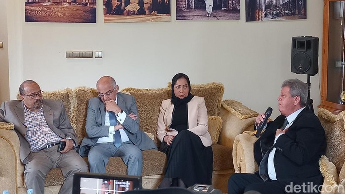 Perwakilan kedubes negara Arab mendatangi Kedubes Palestina di Jakarta untuk menyampaikan pesan solidaritas terkait perang antara Hamas dengan Israel. (Anggi M/detikcom)