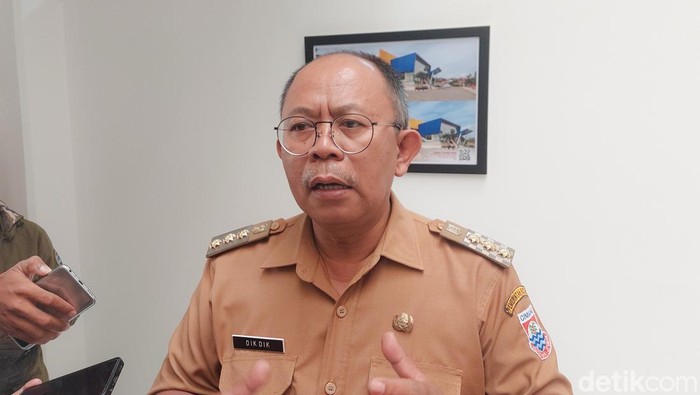 Pj Wali Kota Cimahi Dikdik Suratno bantah dicopot Mendagri Tito Karnavian.