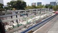 Halte Cawang UKI merupakan bagian dari proyek revitalisasi sepuluh halte di sejumlah wilayah DKI Jakarta yang diantaranya Halte Bundaran Senayan, Karet, Slipi Petamburan, Jembatan Baru, Cawang UKI, Pulomas, Pasar Rumput, Pancoran Barat, Grogol 1 dan Grogol 2. 