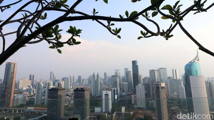 Proyeksi Pertumbuhan Ekonomi Indonesia 2024 Presiden Joko Widodo (Jokowi) memperkirakan pertumbuhan ekonomi 2024 sebesar 5,2 persen. Namun ekonom menilai angka itu over optimistic.