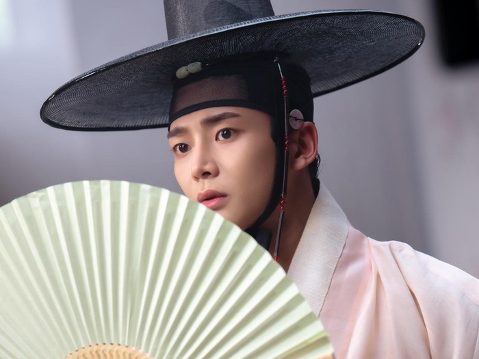 Rowoon di drama Korea The Matchmakers.