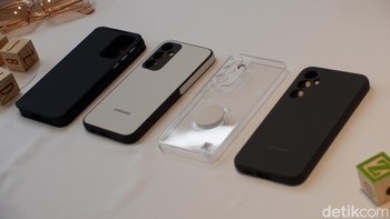 Samsung menyeduakan aneka aksesori case. Foto: Adi Fida Rahman/detikINET