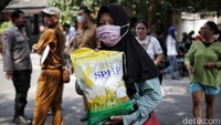 Perlu diketahui pembelian beras jenis SPHP dibatasi pemerintah dengan jumlah maksimal sebanyak 10 kilogram (kg) per orang.  