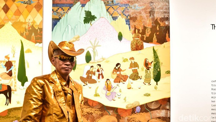 Seniman Yandi, Manusia Emas