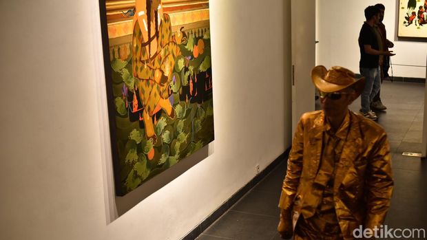 Seniman Yandi, Manusia Emas