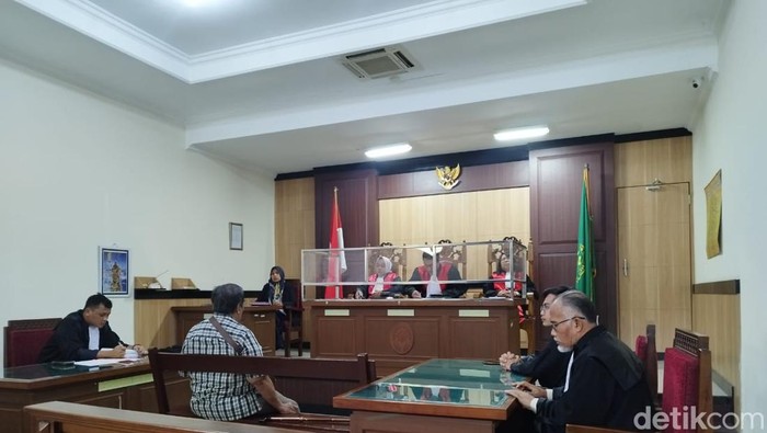 Sidang pencurian listrik di PN Gresik