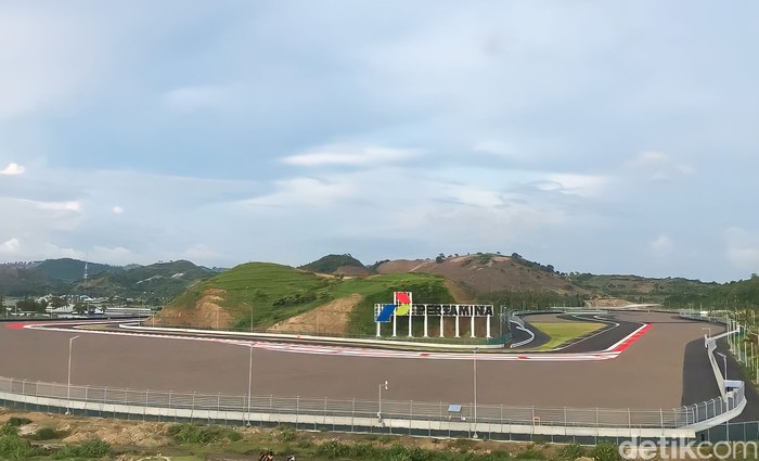 Salah satu area lintasan balap Sirkuit Mandalika, Senin (9/10/2023).