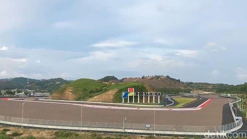 Salah satu area lintasan balap Sirkuit Mandalika, Senin (9/10/2023).
