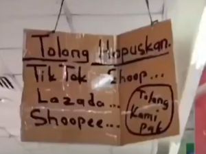 Viral Video Pedagang Tanah Abang Pasang Spanduk Minta e-Commerce Ditutup
