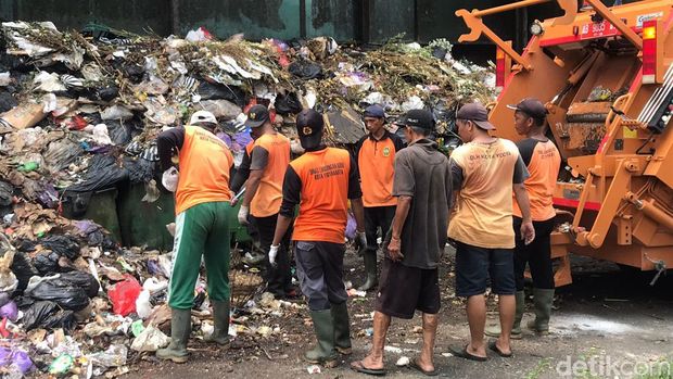 Tumpukan sampah di Depo Kotabaru, Kota Jogja, Selasa (10/10/2023).