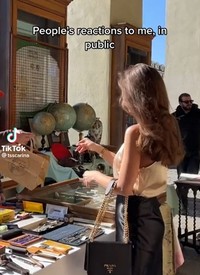 Tingkah influencer berikut ini bikin penontonnya geleng-geleng kepala bahkan tutup muka saking ikut malunya. Jangan ditiru ya, gaes.