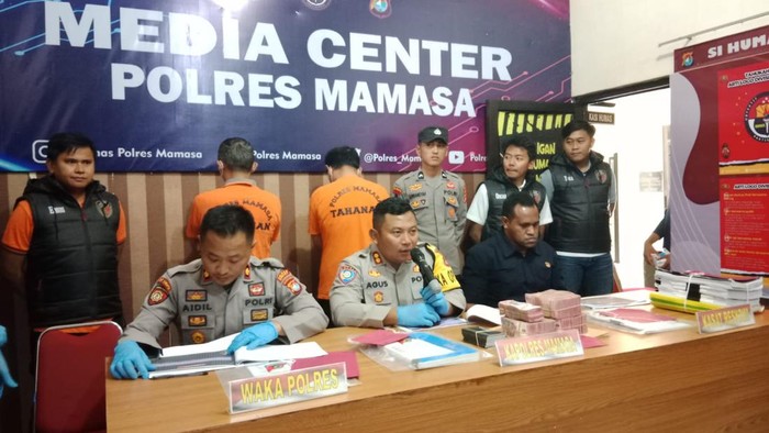 2 oknum ASN Pemkab Mamasa ditetapkan tersangka kasus dugaan korupsi bantuan dana stimulan gempa.
