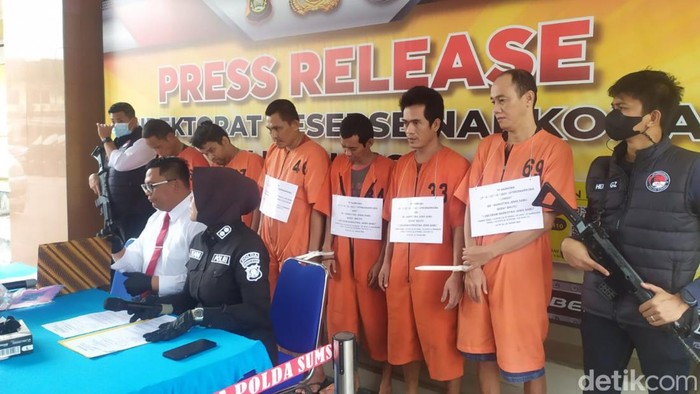 7 kurir sabu yang jadi tersangka di Polda Sumsel.