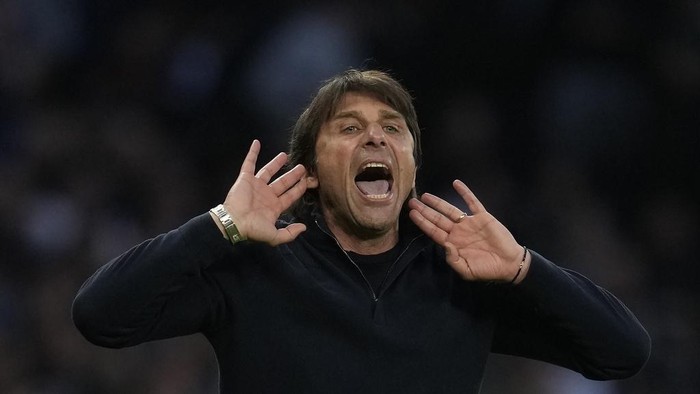 FILE - Tottenhams head coach Antonio Conte reacts during the English Premier League soccer match between Tottenham Hotspur and Arsenal at Tottenham Hotspur stadium in London, England, on May 12, 2022. Tottenham announced that manager Antonio Conte has left the Premier League club by mutual agreement. (AP Photo/Matt Dunham, File)