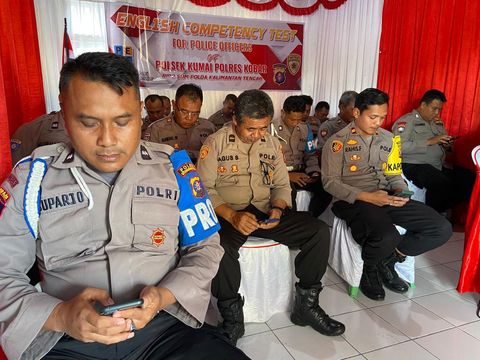Aplikasi digital untuk belajar Bahasa Inggris inovasi (Kasubbagmutjab Bagbinkar Ro SDM Polda Kalteng), Kompol Sony Rizky Anugrah.