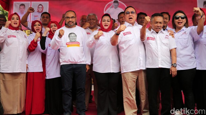 Arenas 08 Deklarasi Dukung Prabowo Aliansi Relawan Nasional (Arenas) Prabowo 08 mengukuhkan pengurus DPP dan mendeklarasikan dukungan kepada Bacapres Prabowo Subianto di Pilpres 2024. Deklarasi dilakukan di Jakarta, Rabu (11/10/2023).