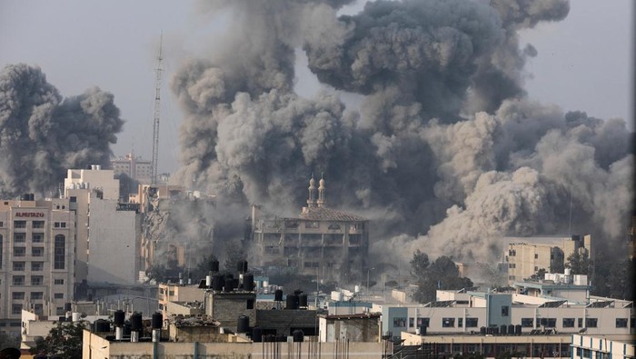 Smoke billows following Israeli strikes in Gaza City, October 11, 2023. REUTERS/Saleh Salem