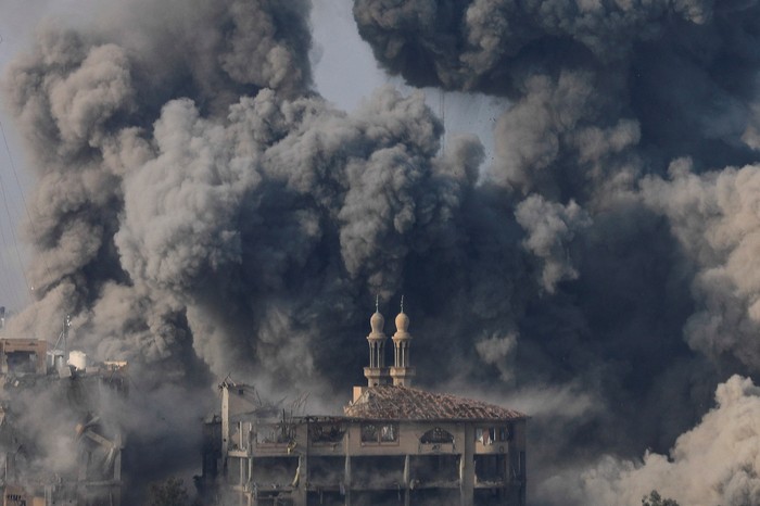 Smoke billows following Israeli strikes in Gaza City, October 11, 2023. REUTERS/Saleh Salem