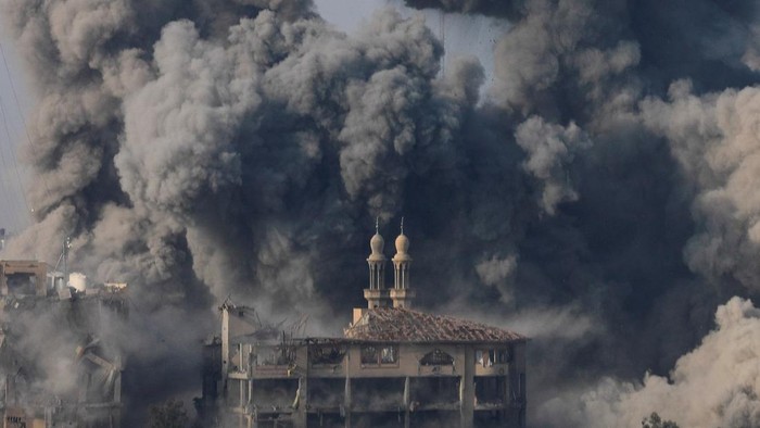 Smoke billows following Israeli strikes in Gaza City, October 11, 2023. REUTERS/Saleh Salem