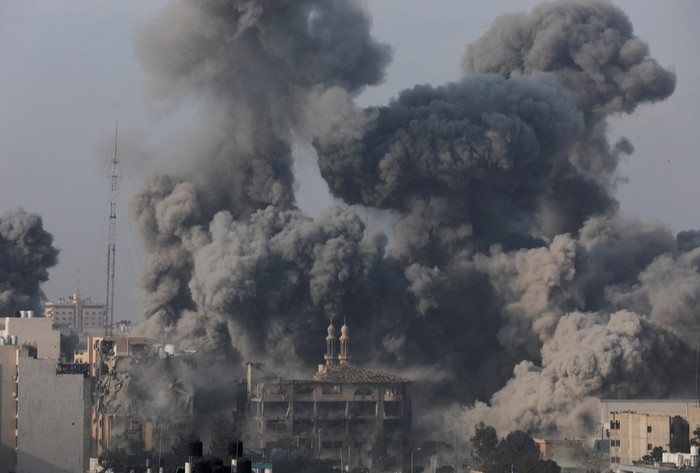 Smoke billows following Israeli strikes in Gaza City, October 11, 2023. REUTERS/Saleh Salem